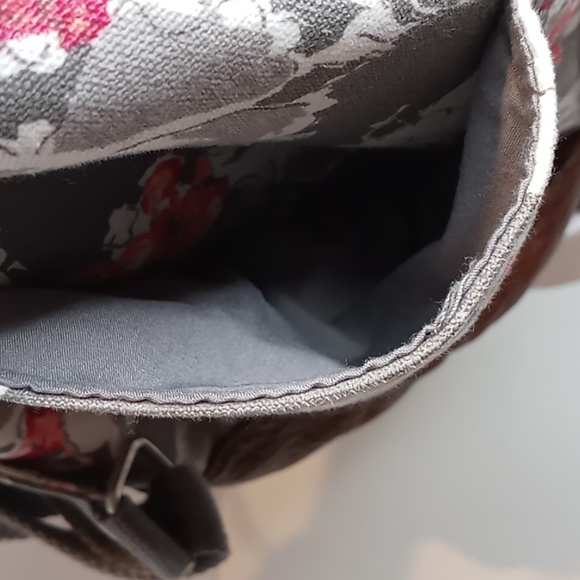 Aeropostale. NYC- Gray & Floral Fabric Backpack w/Brown Faux Leather Flap & Trim - Picture 6 of 15